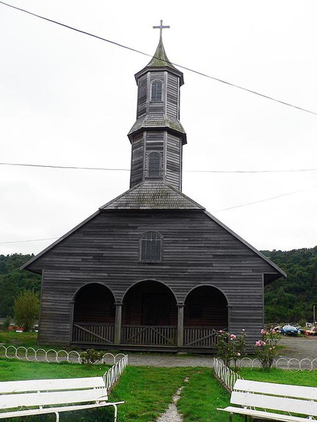 512px-iglesia_de_san_juan_-_dalcahue_2