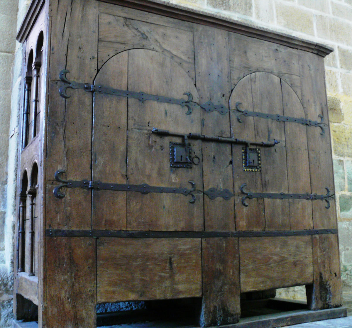 ARMOIRE LITURGIQUE