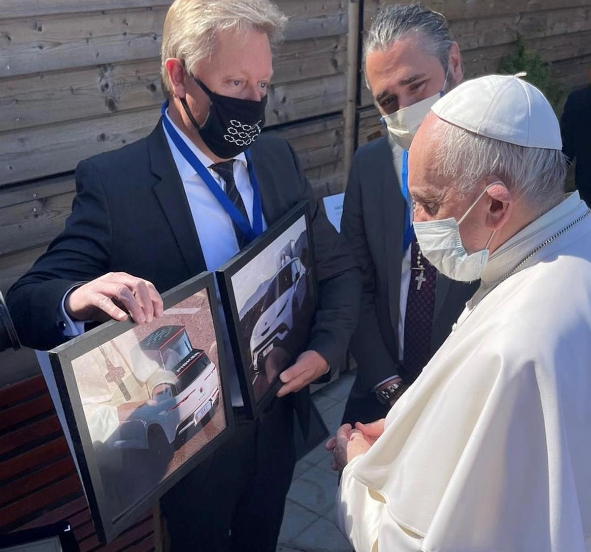 ELECTRIC POPEMOBILE