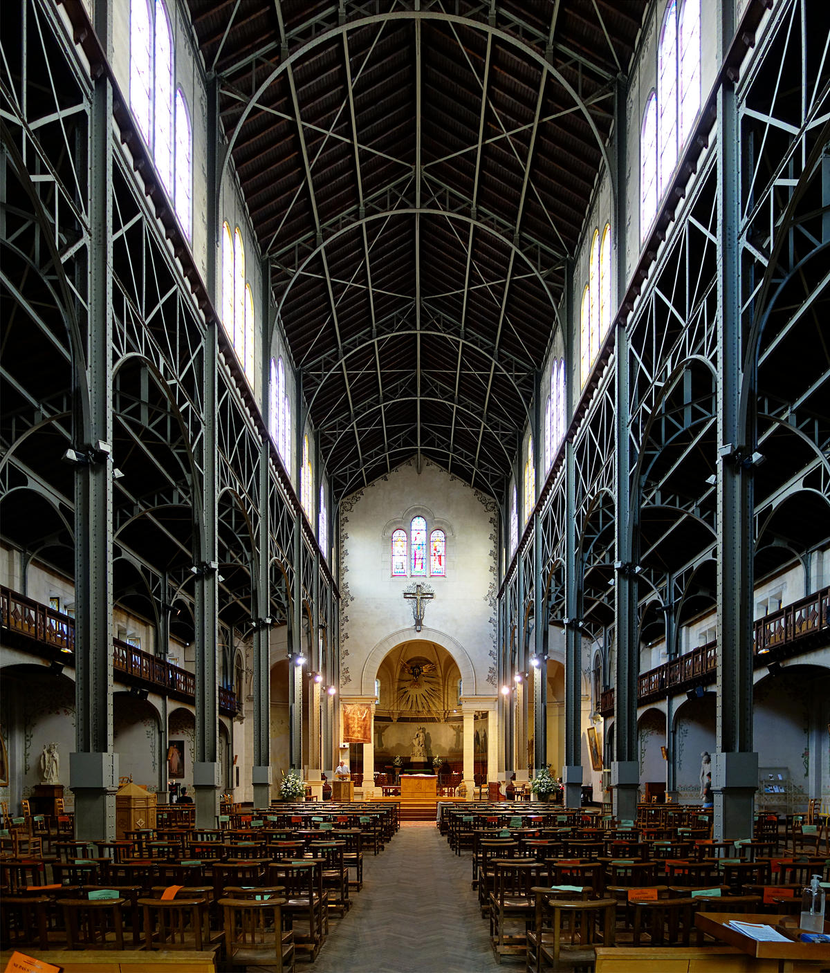 Nef de l'église Notre-Dame du travail - Paris