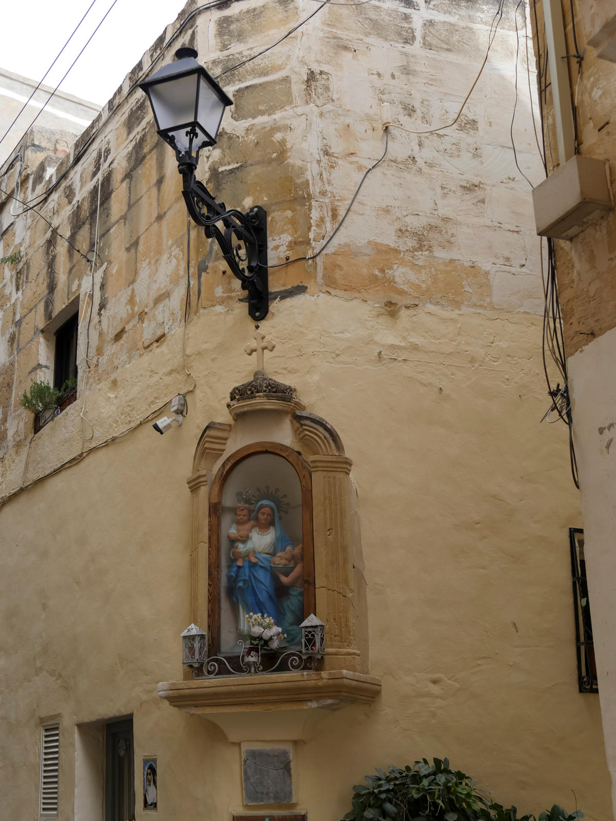 the-island-of-Malta-is-dotted-with-niches-with-statues-of-the-Virgin-Jesus-and-saints
