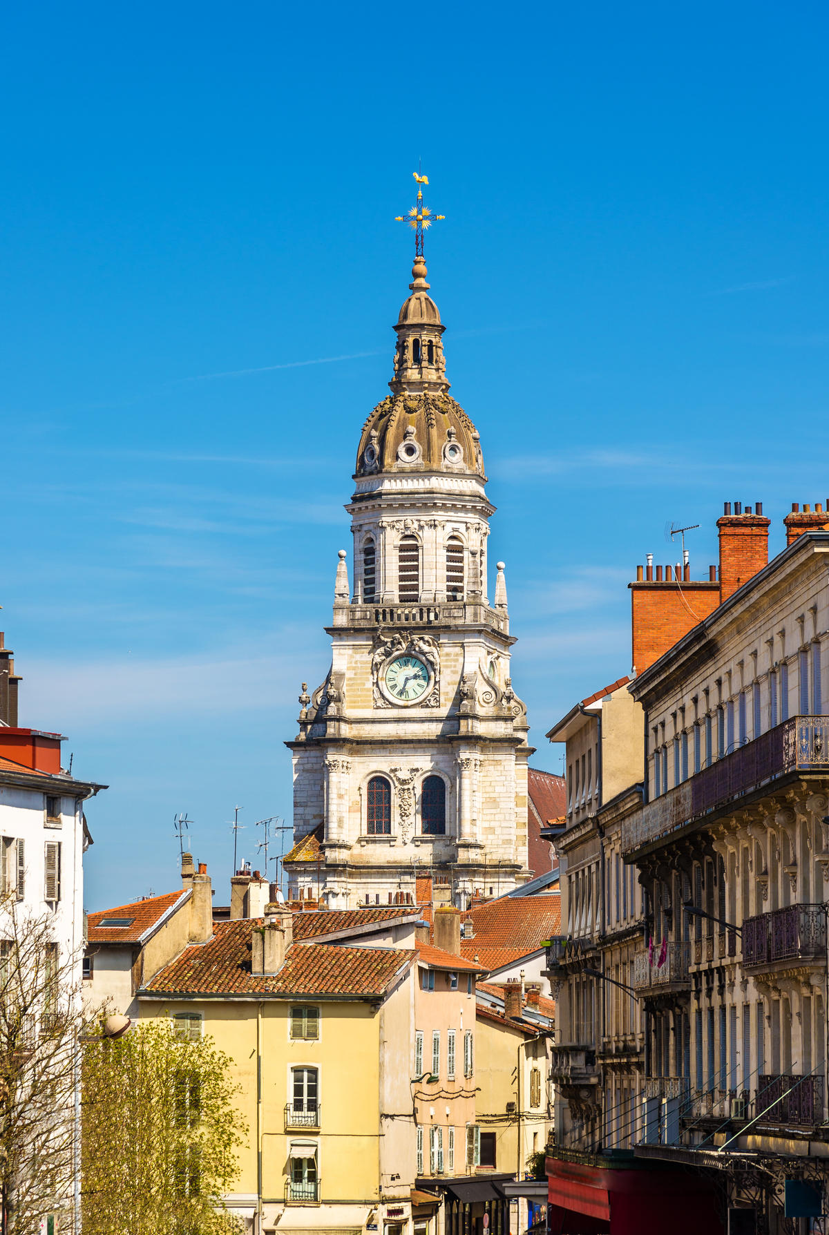NOTRE-DAME-ANNONCIATION-BOURG-EN-BRESSE-shutterstock_272689376