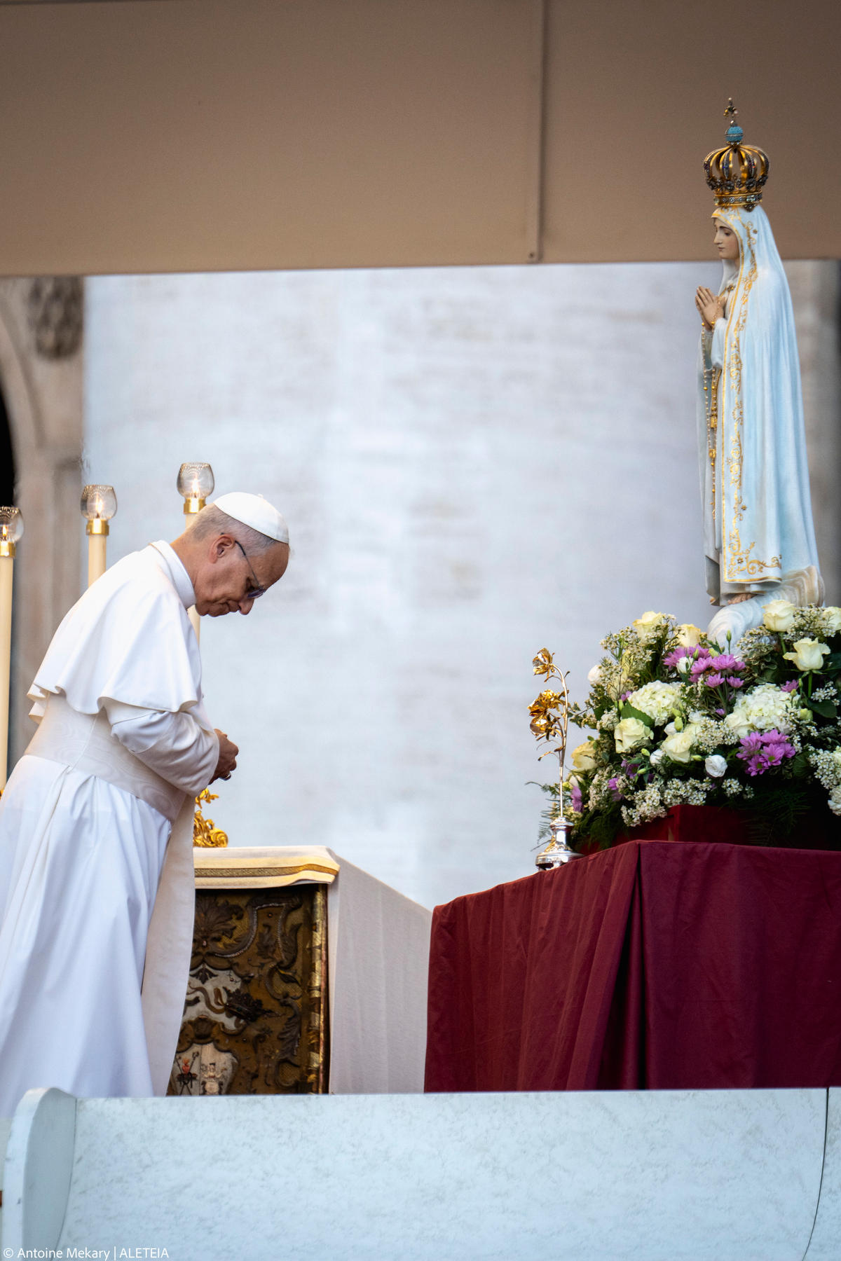 pope-leo-XIV-prayer-vigil-rosary-