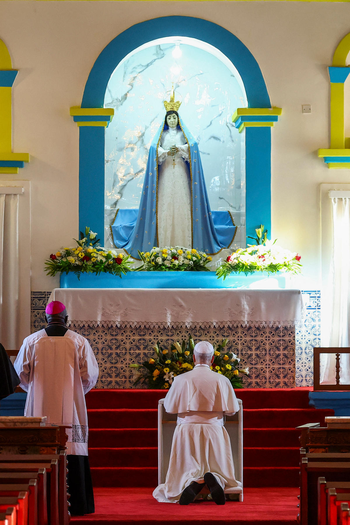 pope-leo-xiv-prays-church-of-our-lady-of-muxima