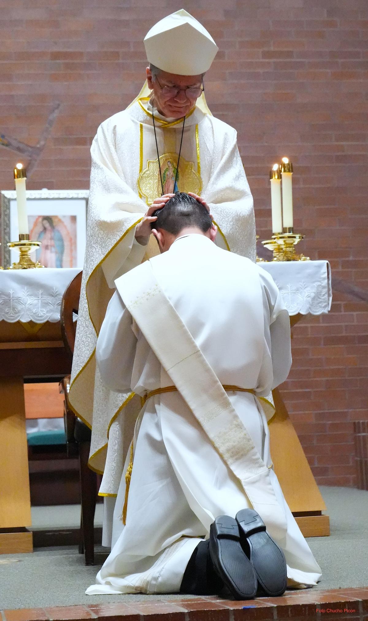 Padre Rafael Becerra sacerdote