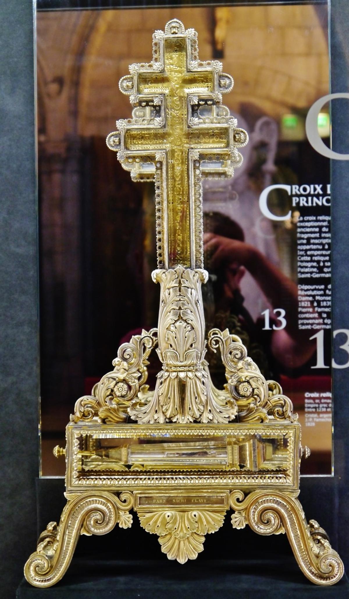 Francuski relikwiarz na wawelskie relikwie, sporządzony dla Notre-Dame w roku 1828 przez paryskiego złotnika, Jean-Pierre’a Famechona
