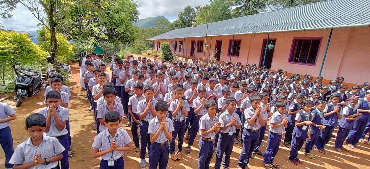 One-Million-Children-Praying-the-Rosary-Aid to the church in need