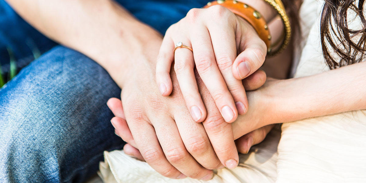 COUPLE, MARRIED, PRAYING, HANDS