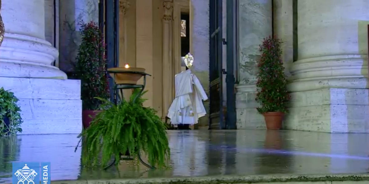 (slideshow) 6 Striking reflections from Pope Francis’ ‘Urbi et Orbi’ homily