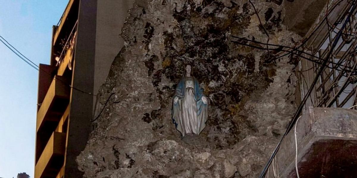 Imagem de Nossa Senhora intacta após explosões em Beirute
