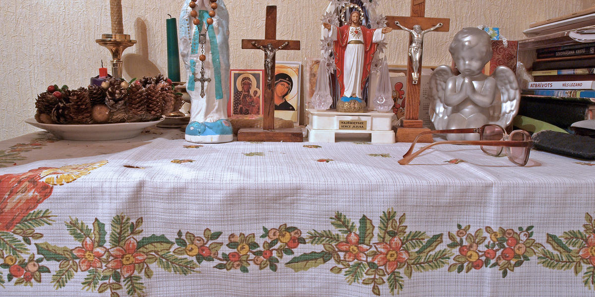 {"rendered":"(SLIDESHOW) 9 Items you’ll find in a French Catholic home"}