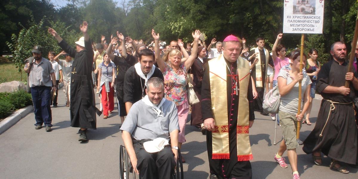 (FOTOGALLERY) Missionario in sedia a rotelle