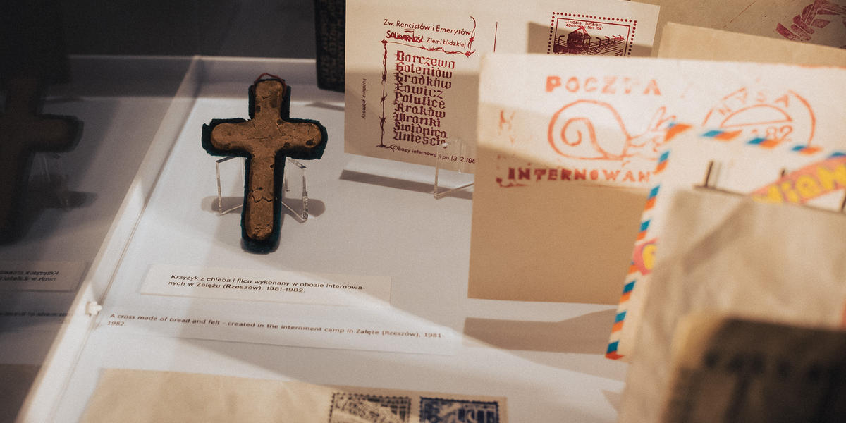 [FOTOREPORTAŻ] Różańce z chleba i ołtarz ukryty w szafie. Jak więźniowie stalinizmu pielęgnowali swą wiarę? 1/2