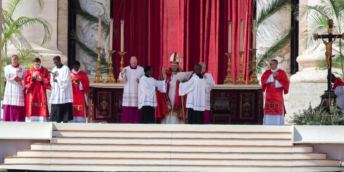 (slideshow) Domingo de Ramos 2023 na Praça São Pedro