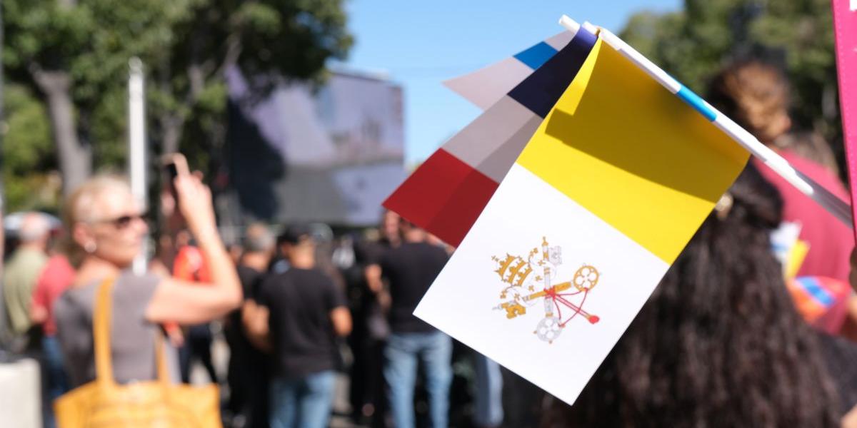 Le pape François sur l’avenue du Prado