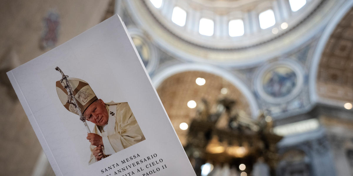 Homenaje a san Juan Pablo II en la Basílica de San Pedro