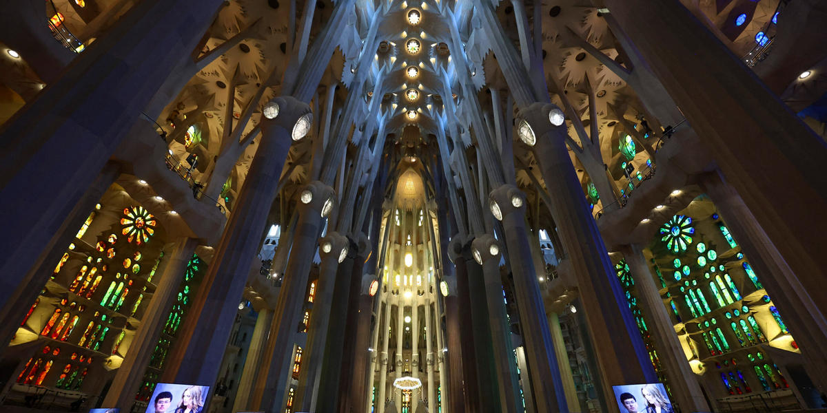 {"rendered":"[GALERIA] Papie\u017c Leon w Sagrada Familia"}