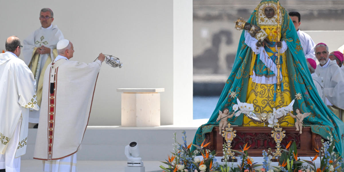 El Papa se despide de Tenerife y de España