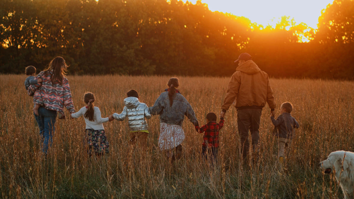 Leah-Darrow-and-Family-Photo-credit-UST-Houston-MAX-Studios