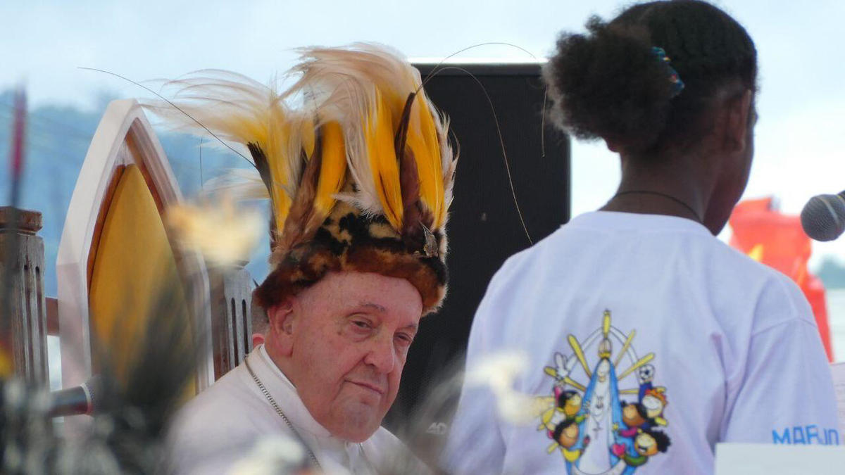 Pope-Francis-Catholic-faithful-diocese-of-Vanimo-Vanimo-Papua-New-Guinea
