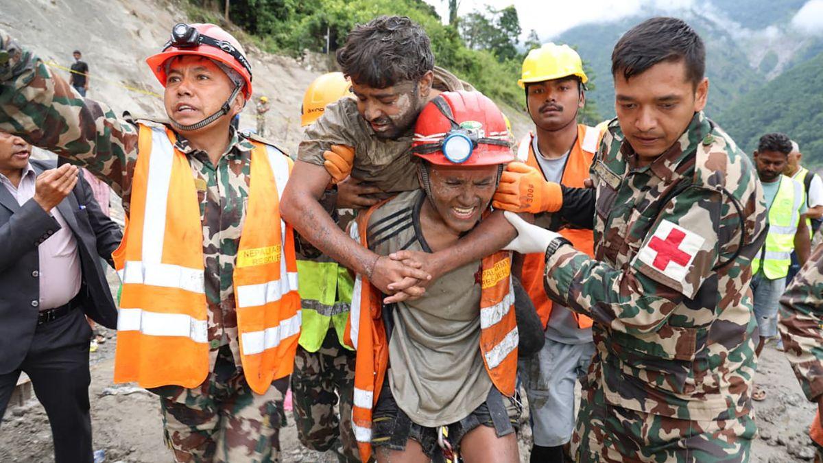 deux ouvriers retrouvés vivants au Népal neuf jours après la catastrophe