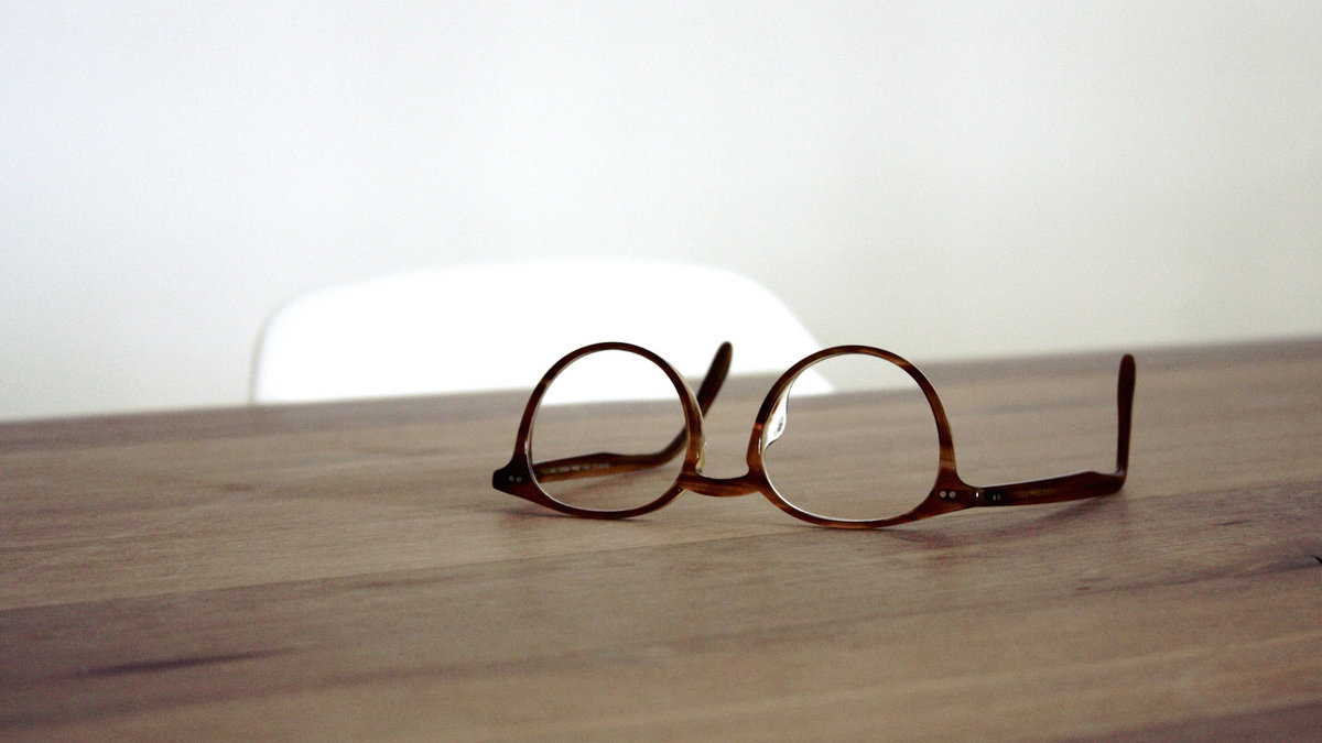 web-okulary-madrosc-biurko-pexels-cc0