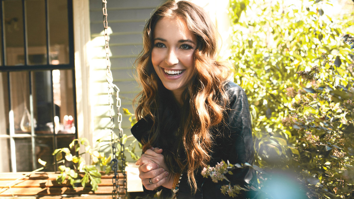 01-featured-lauren-daigle