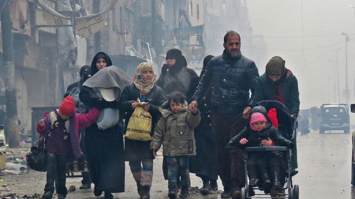web-rodzina-syria-aleppo-wojna-afp-east-news
