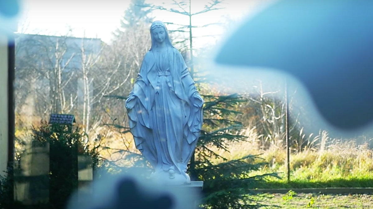„Cicha Przyjaciółka na mojej drodze”. Znasz tę adwentową pieśń o Maryi?