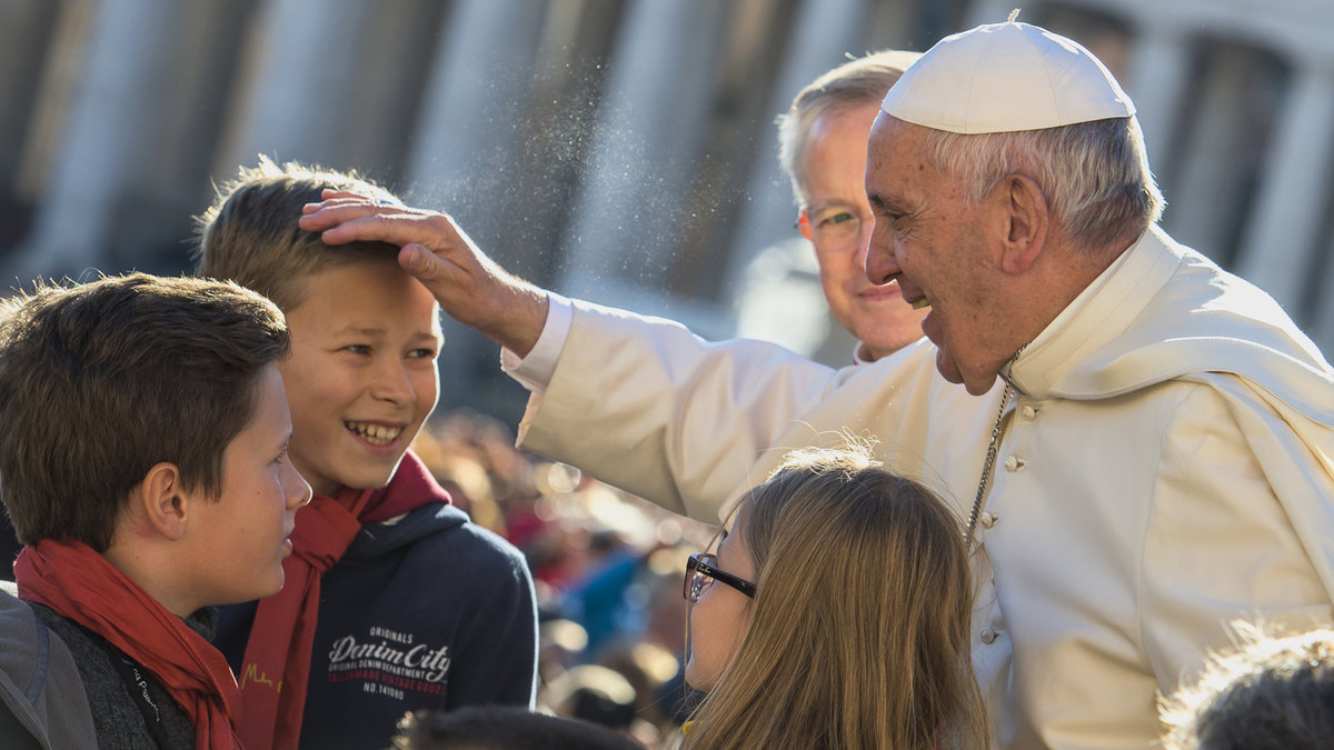 Topshots – Pope Francis greets a group of children. October 12,