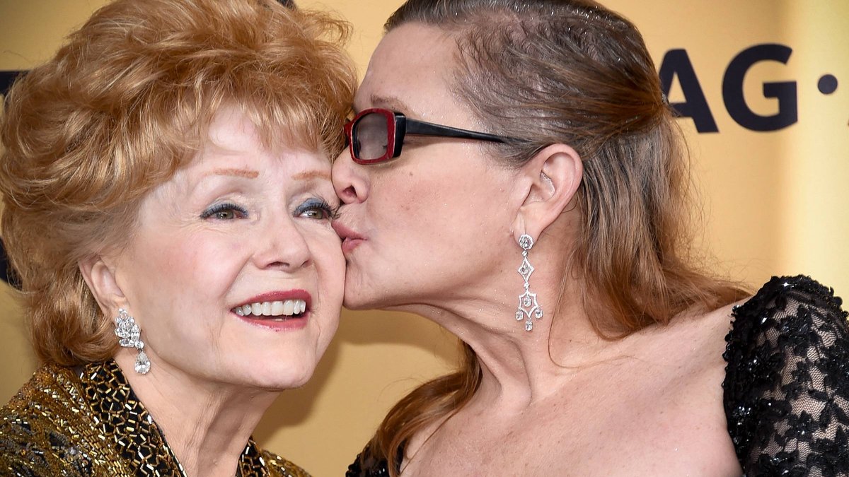 web-debbie-reynolds-carrie-fisher-063_462203766-ethan-miller-getty-images-north-america-afp