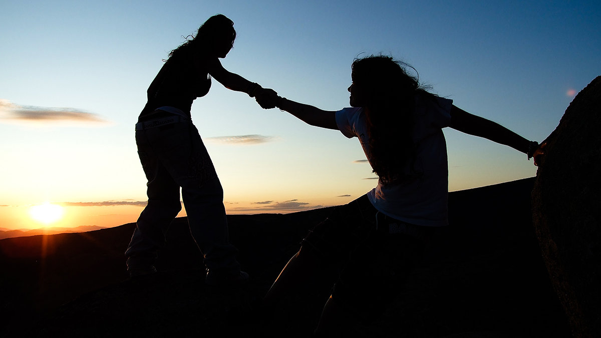 web-hope-helping-hand-mountain-climb-sunset-jorge-cc
