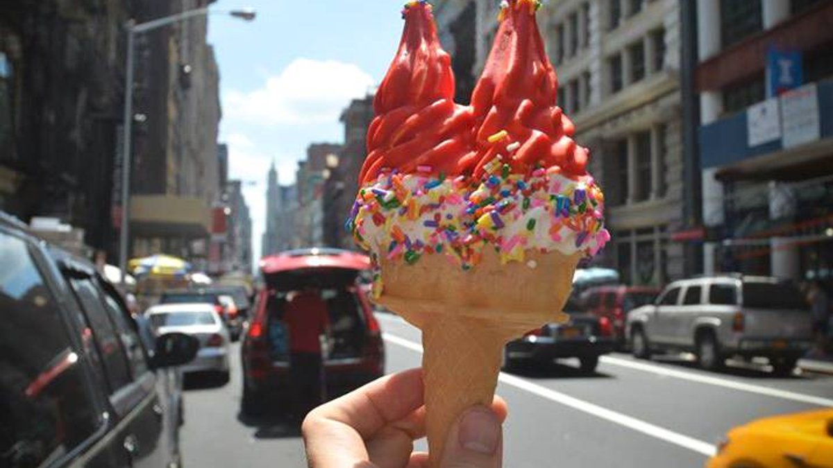 web-ice-cream-street-hand-nick-m-cc