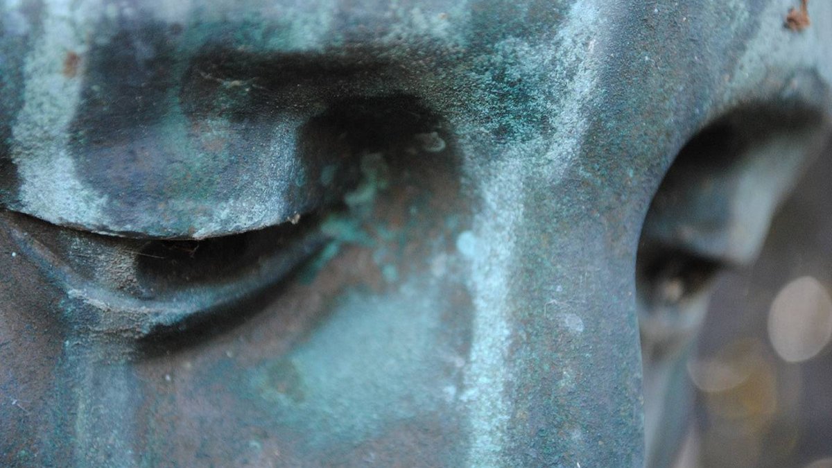 web-mourn-statue-eyes-sad-katrin-albaum-cc1.jpg