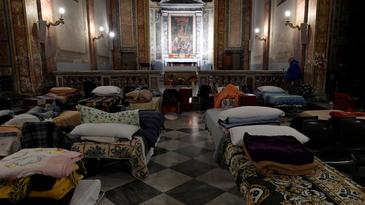 ITALY-VATICAN-POVERTY