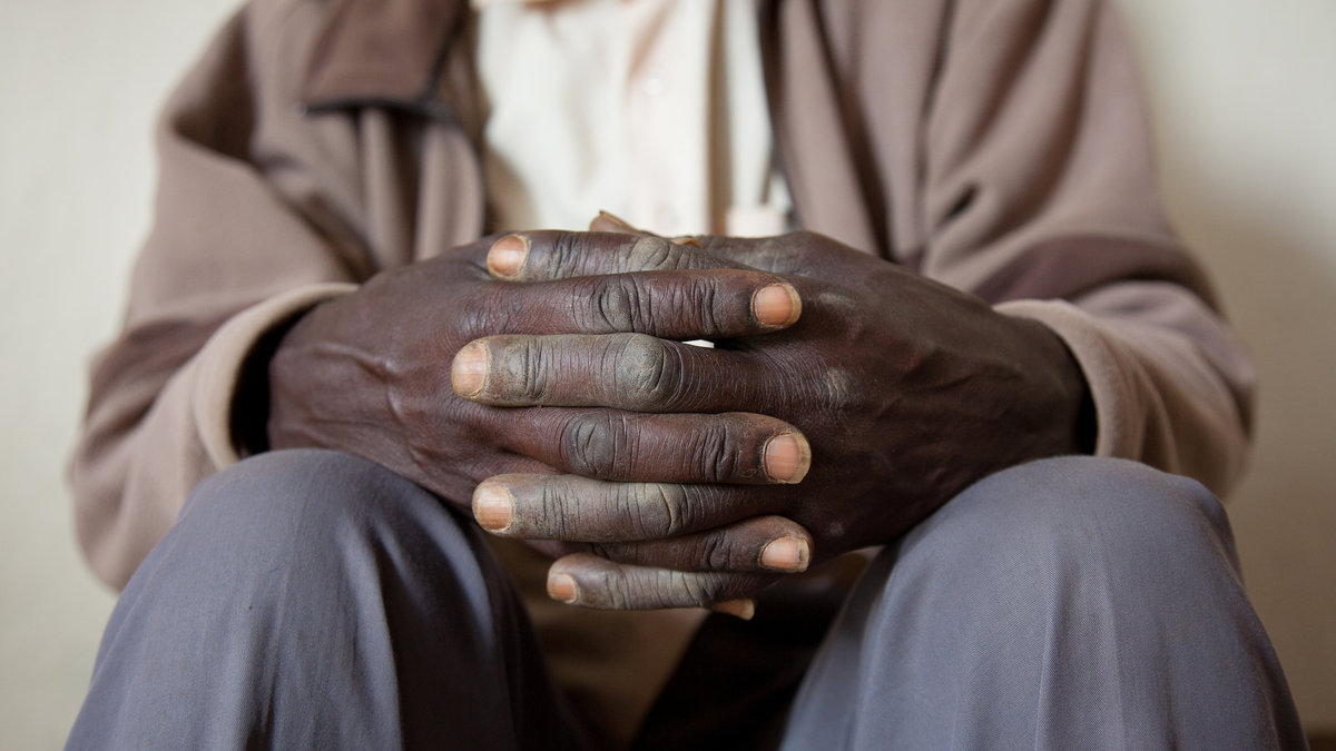 web-rwanda-genocide-hands-_trocaire-elena-hermosa-cc