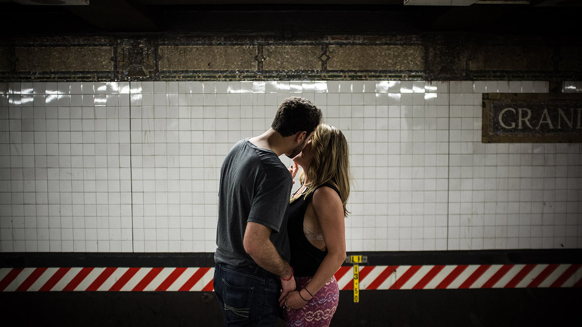 web-subway-couple-kiss-infidelity-cheat-manuele-toscano-cc