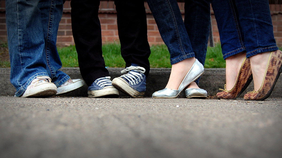 web-teens-teenagers-young-feet-friends-amy-humphries-cc