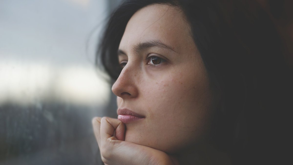web-woman-looking-window-thinkin-pixabay