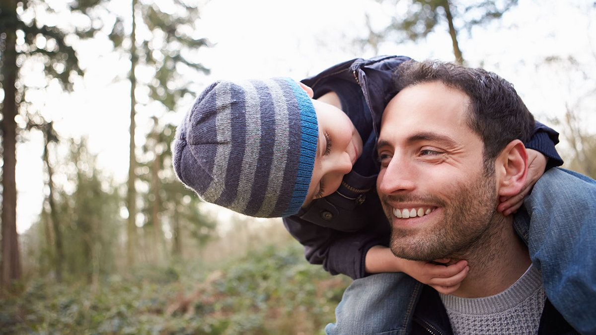 web-father-child-family-shutterstock_207624961-monkey-business-images-ai