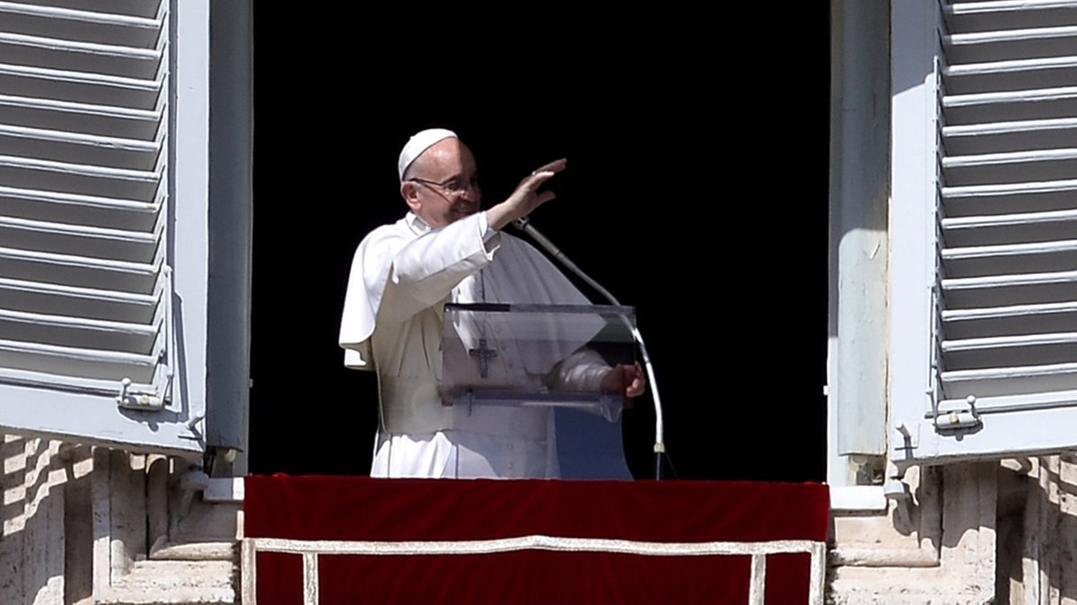 web-papiez-franciszek-okno-afp-east-news