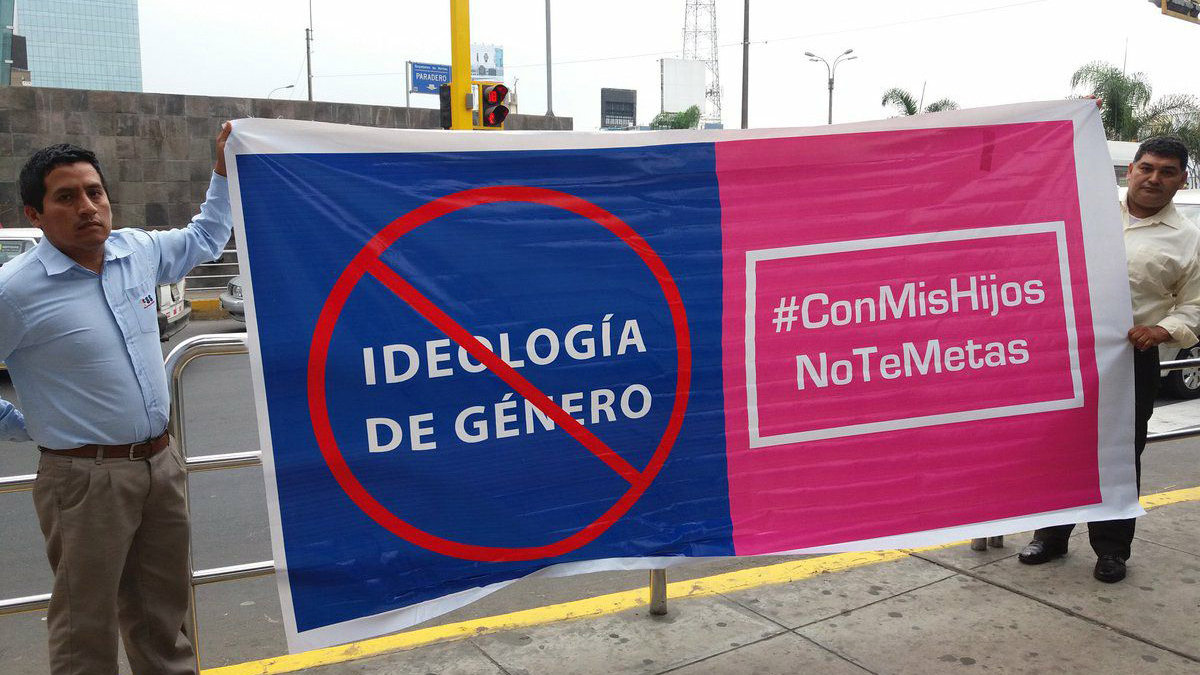web-peru-protest-genre-family-facebook-carlos-e-garcia-tapia
