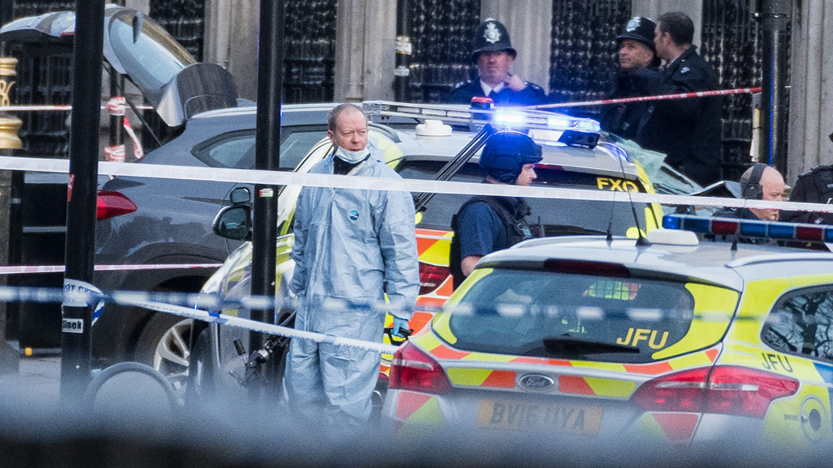 WEB—3-DIE,-ASSAILANT-KILLED-IN-LONDON-‘TERROR-ATTACK’-©-RAY-TANG—ANADOLU-AGENCY—AFP—068_AA_23032017_482874