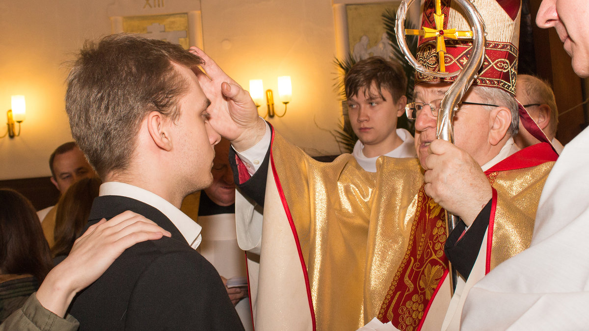 WEB CONFIRMATION CHURCH CATHOLIC BISHOP Artur Nowacki-Flickr CC