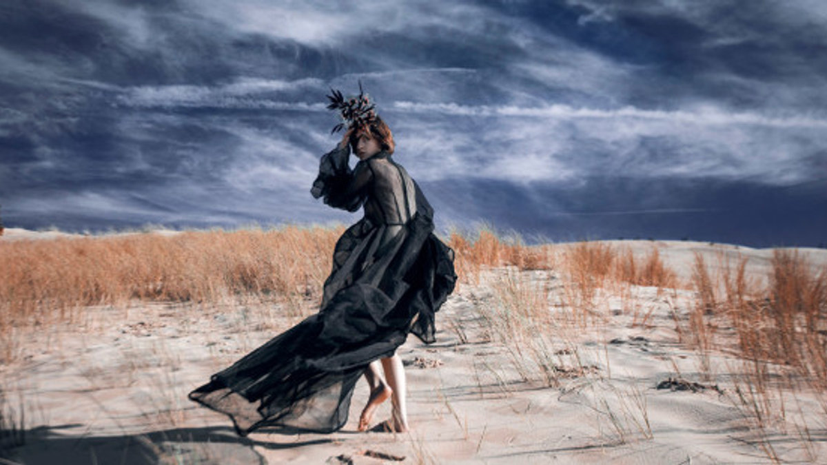 web-desert-woman-escape-temptations-julia-shashkina-cc