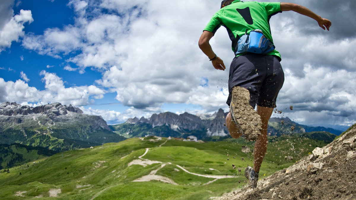 web-man-mountain-running-goretex-products-cc