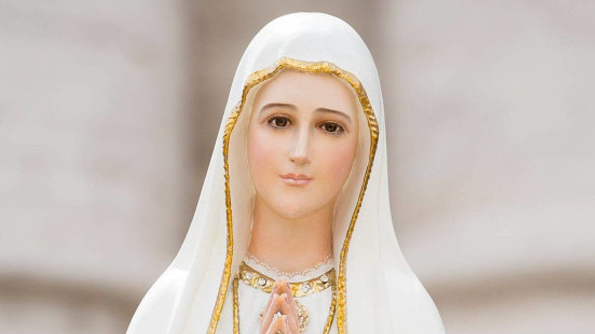 web-our-lady-of-fatima-statue-direct-front-antoine-mekary-aleteia1