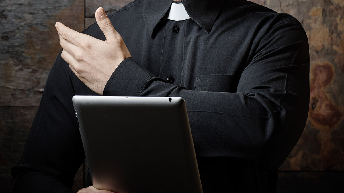 web-priest-ipad-tablet-shutterstock_568909744-stocklite-ai