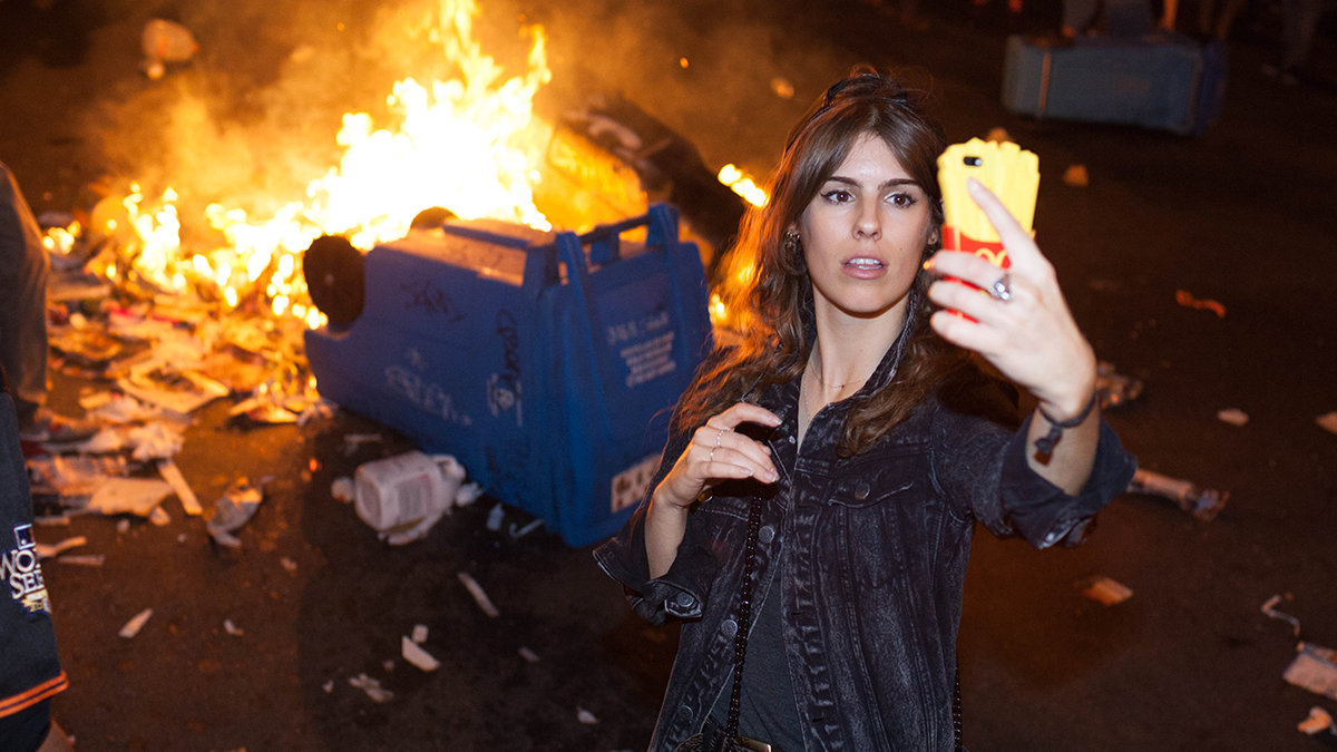 WEB-SELFIE-GIANTS-RIOT-WOMAN-Matthew-Roth-CC