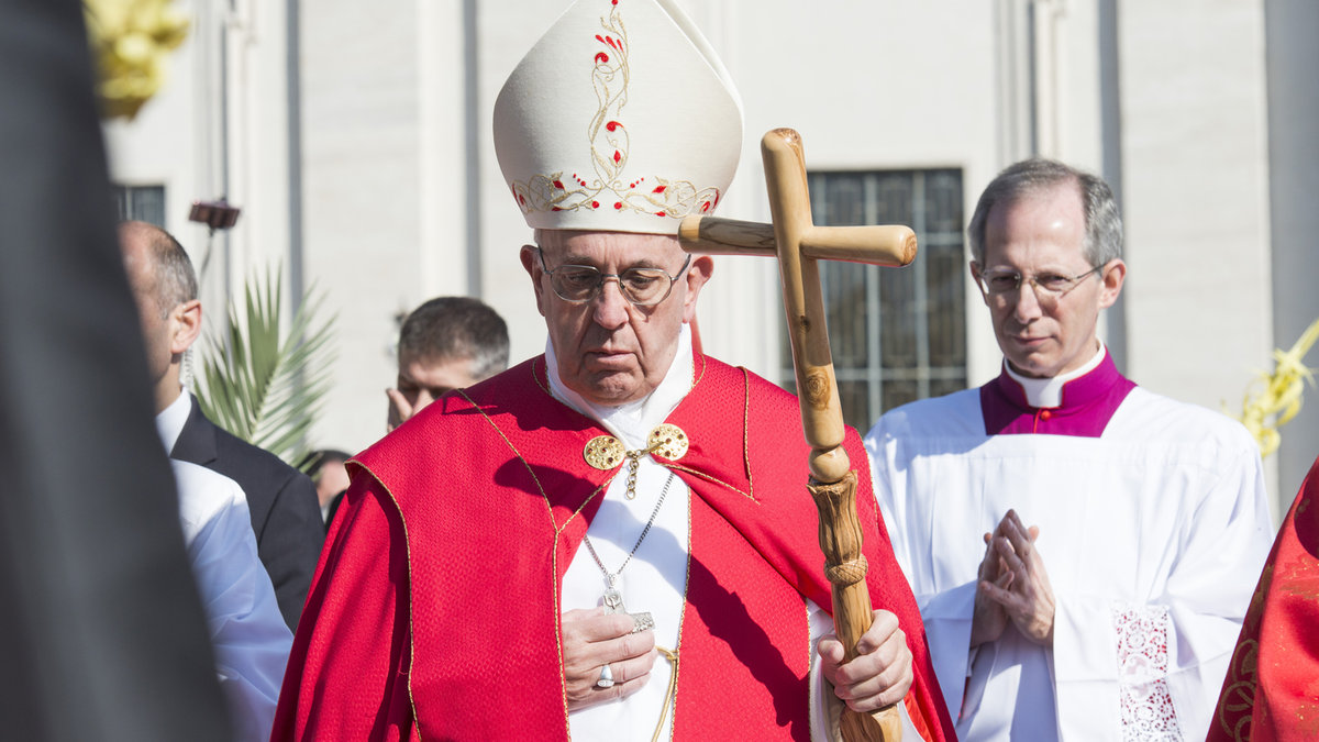 Pope Francis – Palm Sunday – Cross